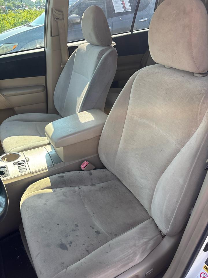 Toyota Highlander Base 2WD V6 2011