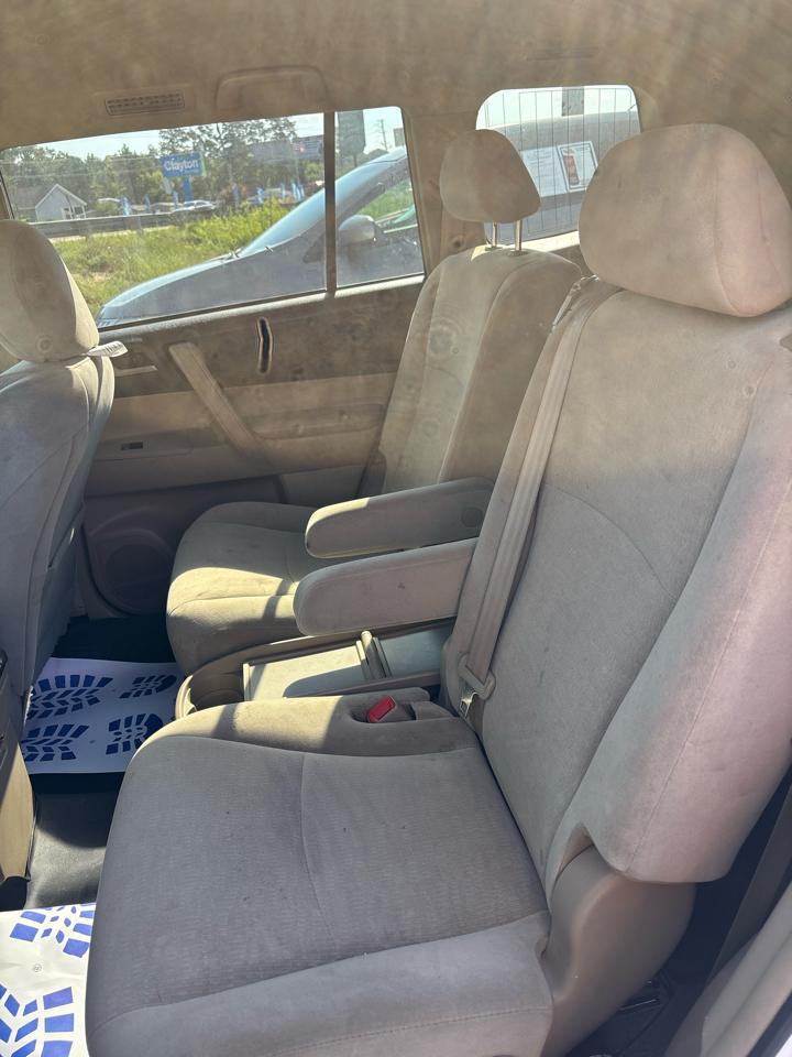 Toyota Highlander Base 2WD V6 2011