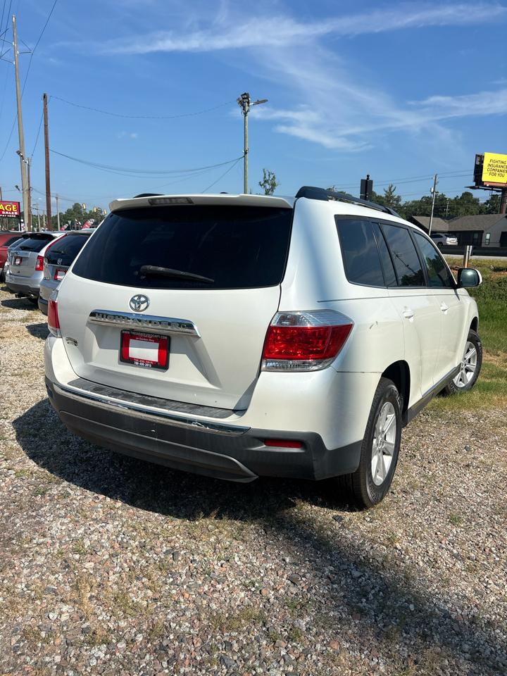 Toyota Highlander Base 2WD V6 2011