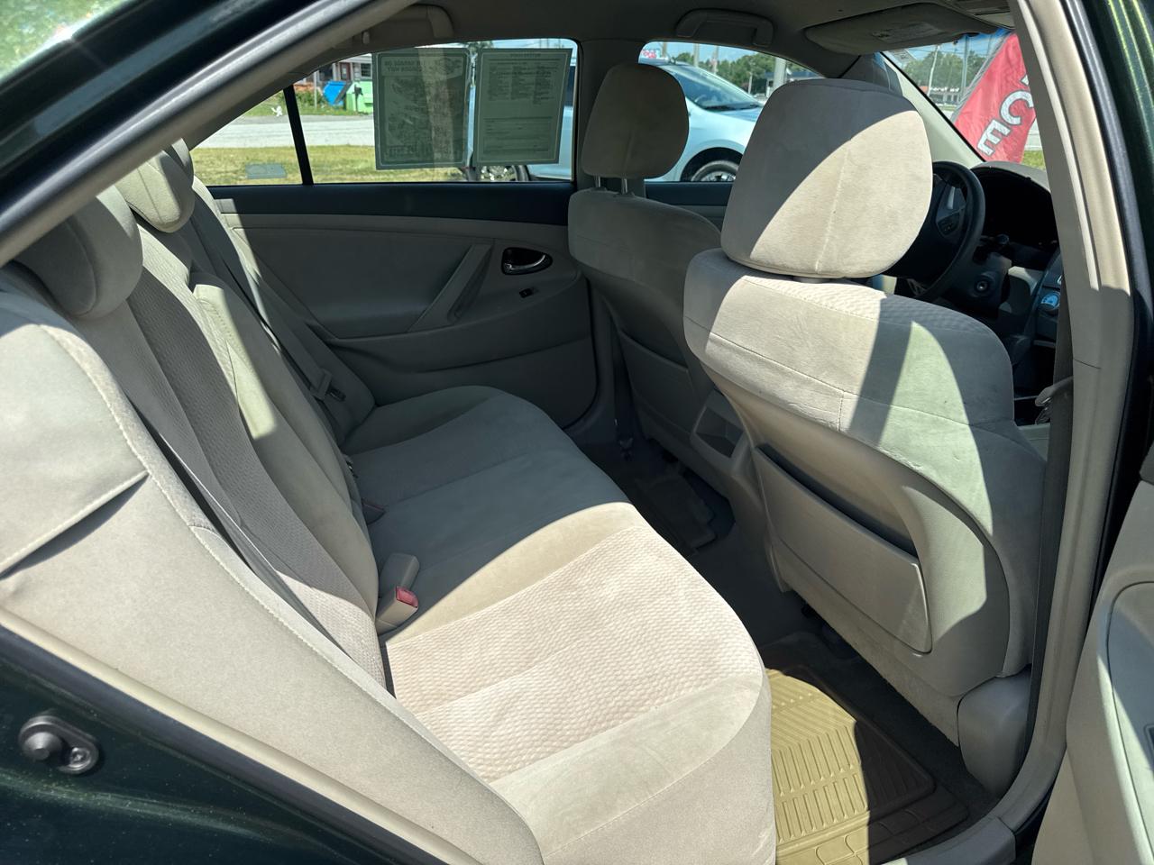 Toyota Camry LE 6-Spd AT 2010