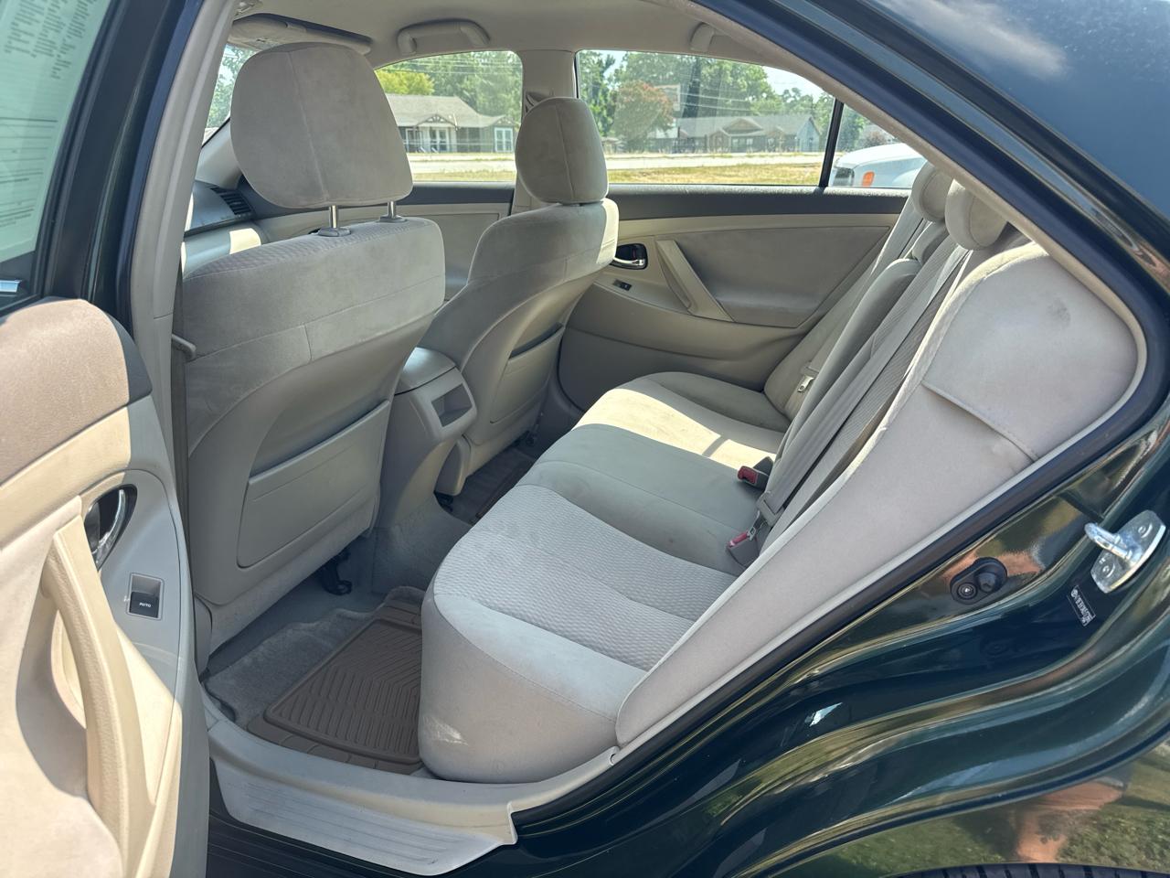 Toyota Camry LE 6-Spd AT 2010