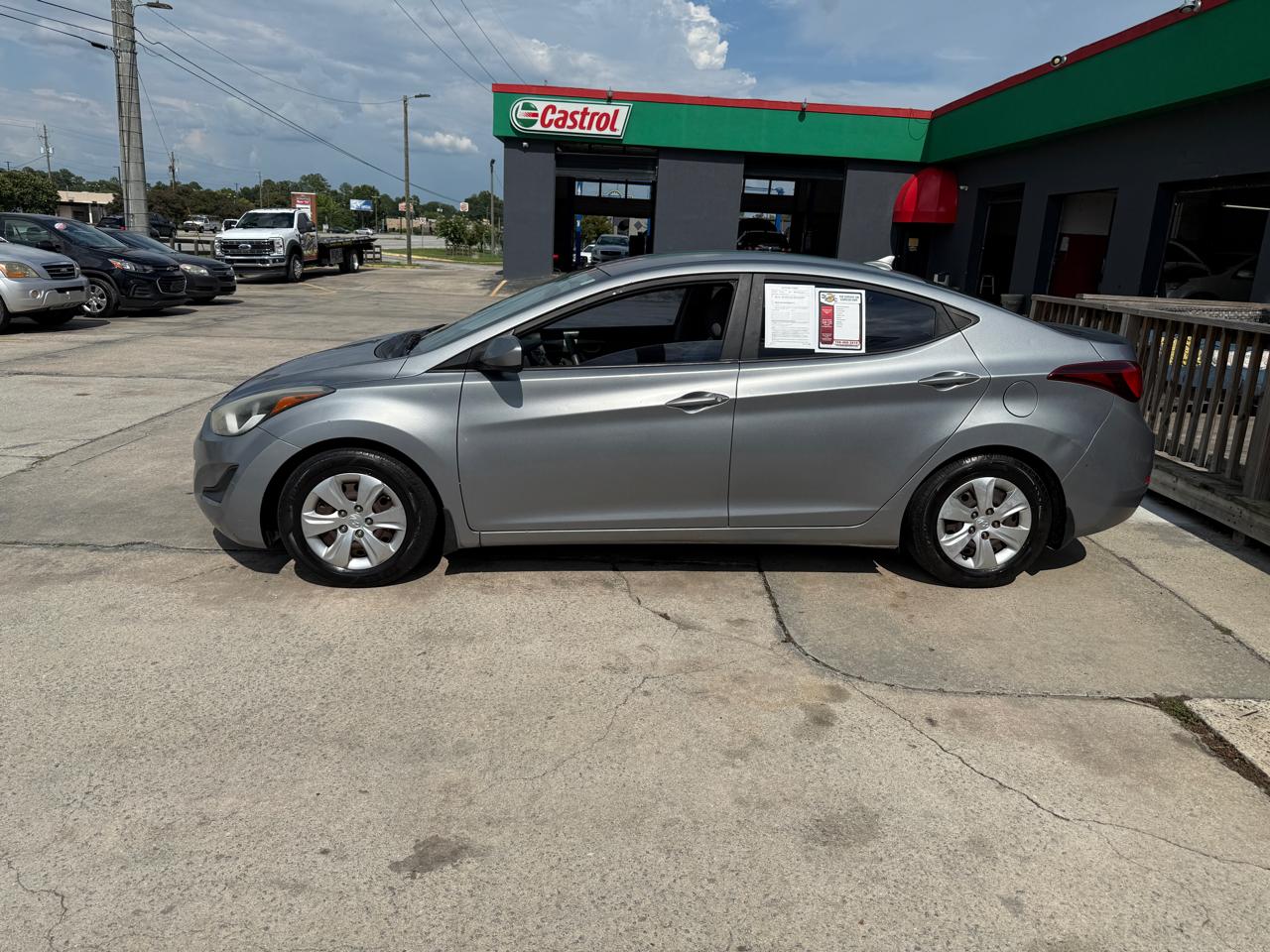 Hyundai Elantra SE 6AT 2016