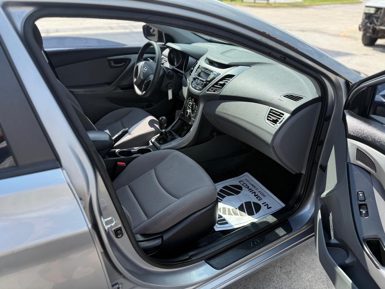 Hyundai Elantra SE 6AT 2016