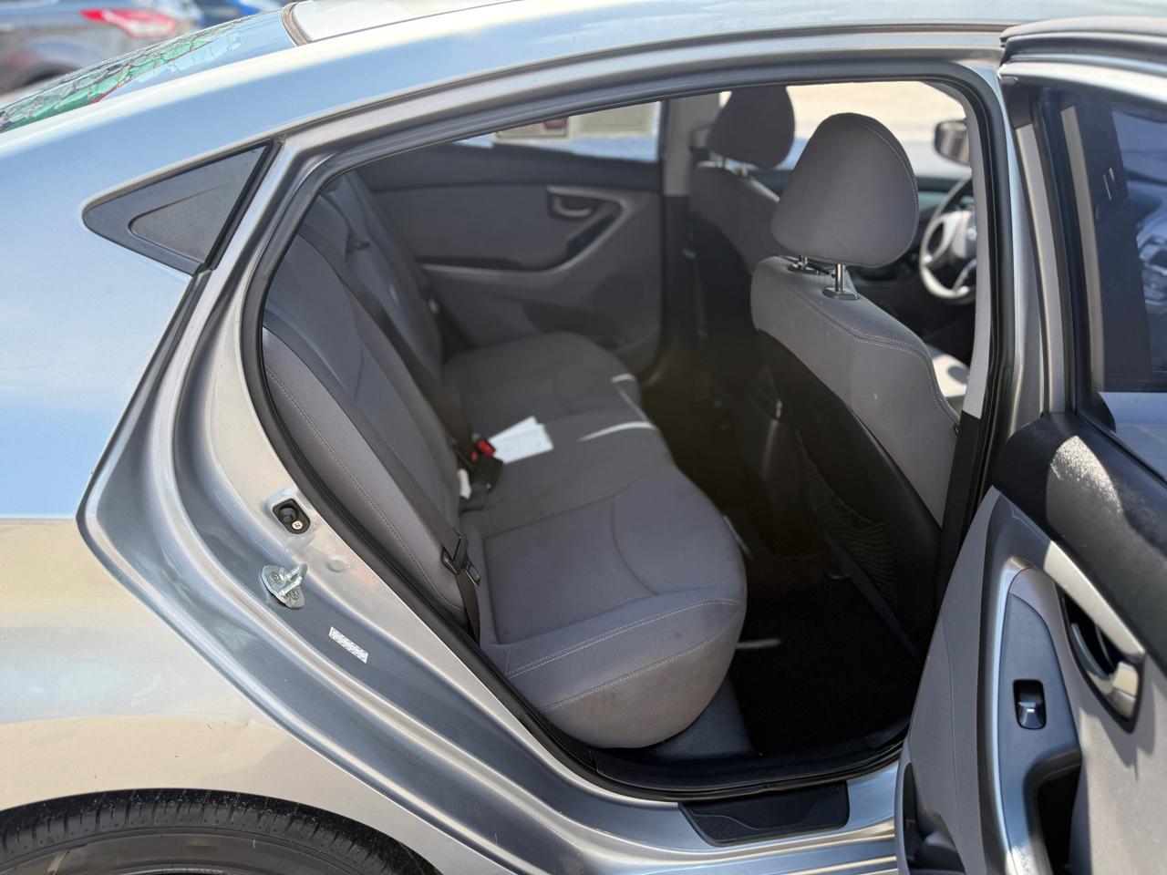 Hyundai Elantra SE 6AT 2016