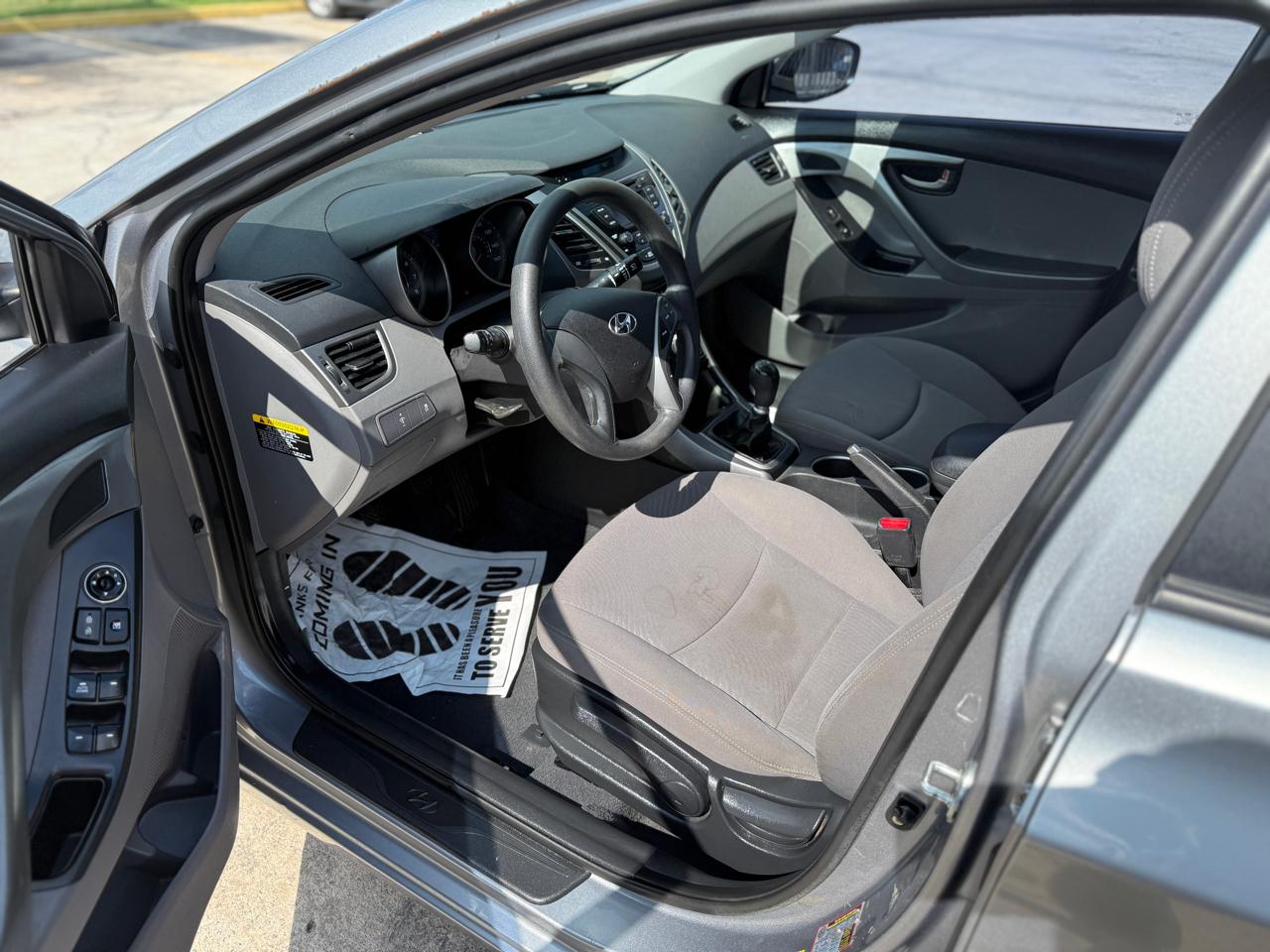 Hyundai Elantra SE 6AT 2016
