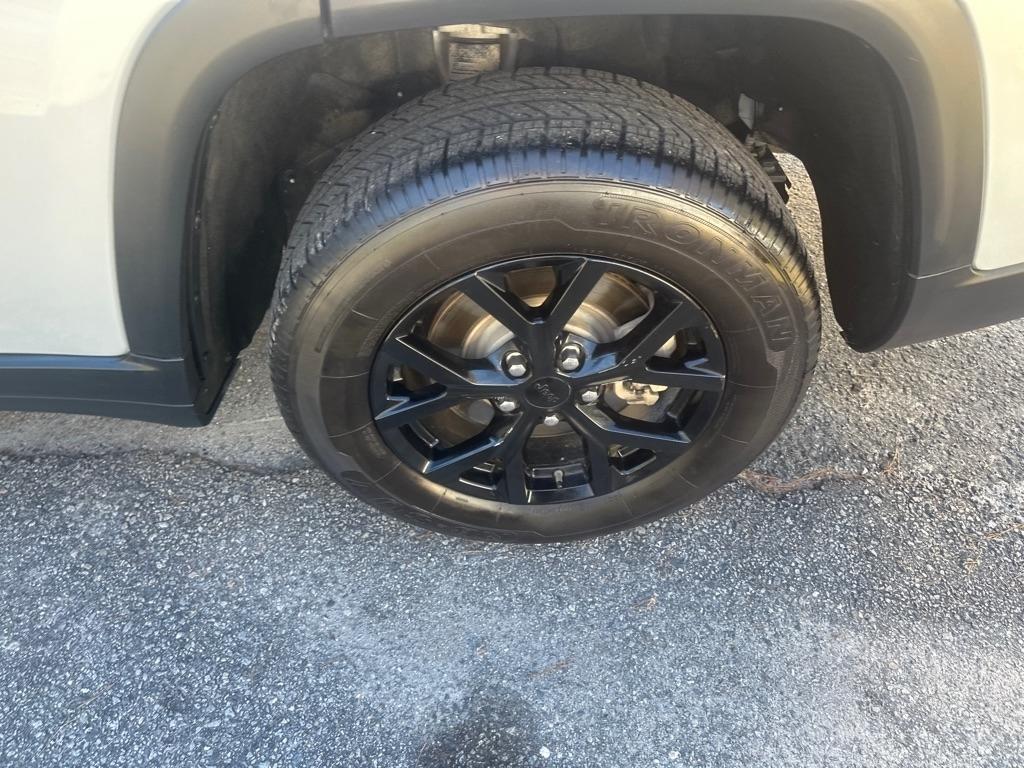 Jeep Grand Cherokee L Laredo 4WD 2024