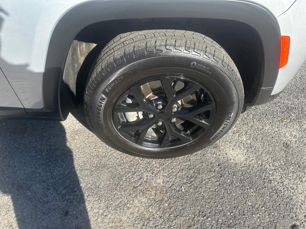 Jeep Grand Cherokee L Laredo 4WD 2024