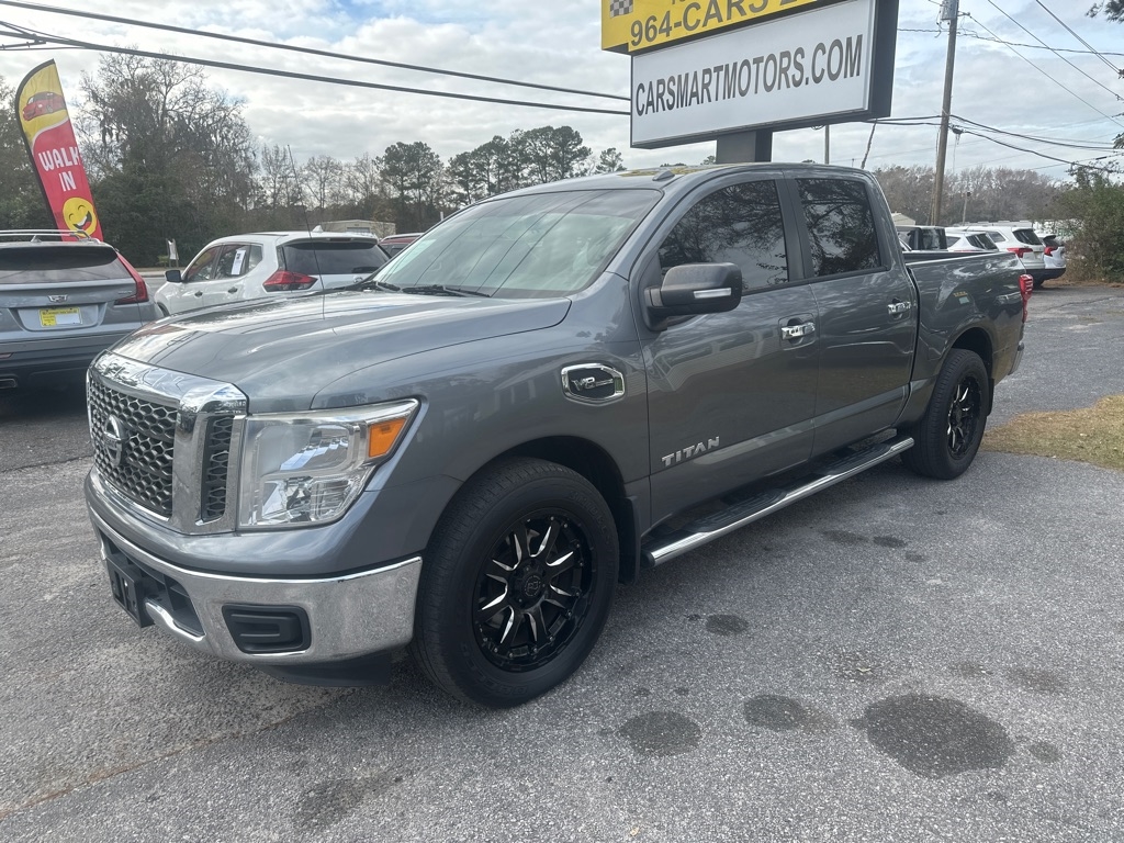 2017 Nissan Titan SV's photo