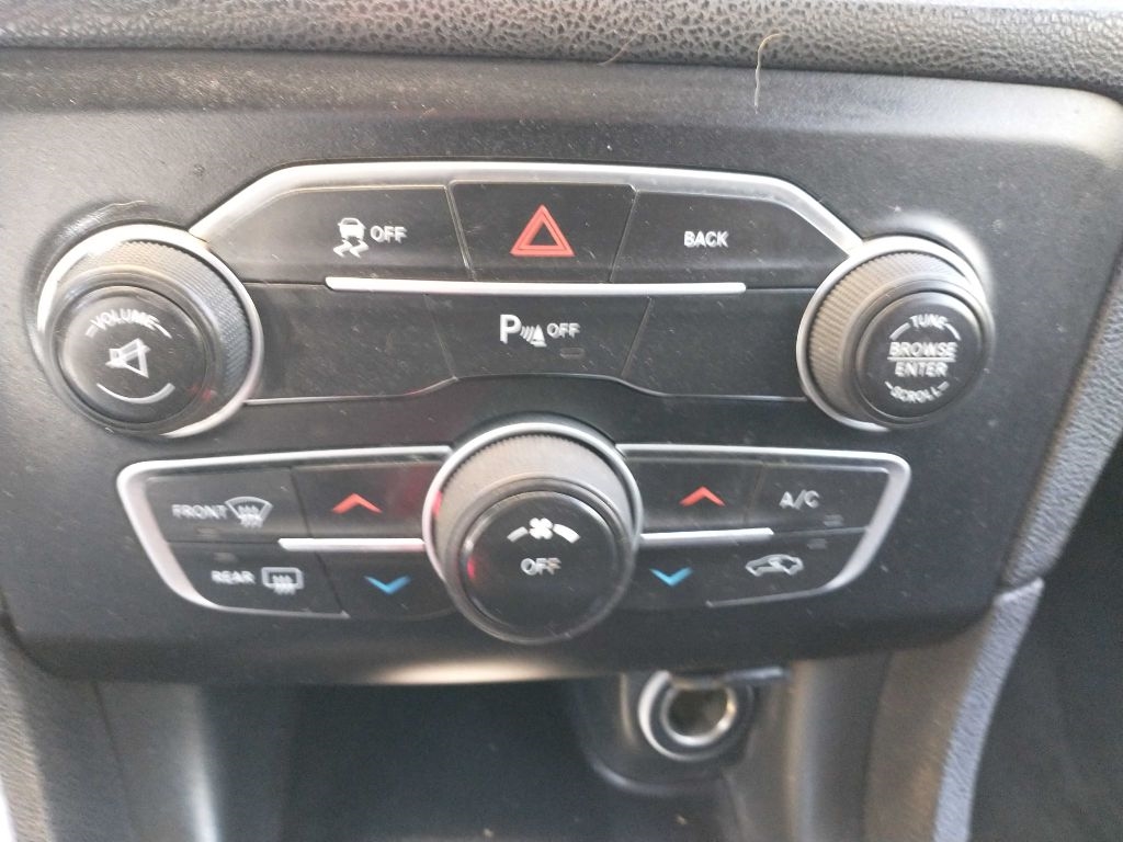 Dodge Charger SE 2015