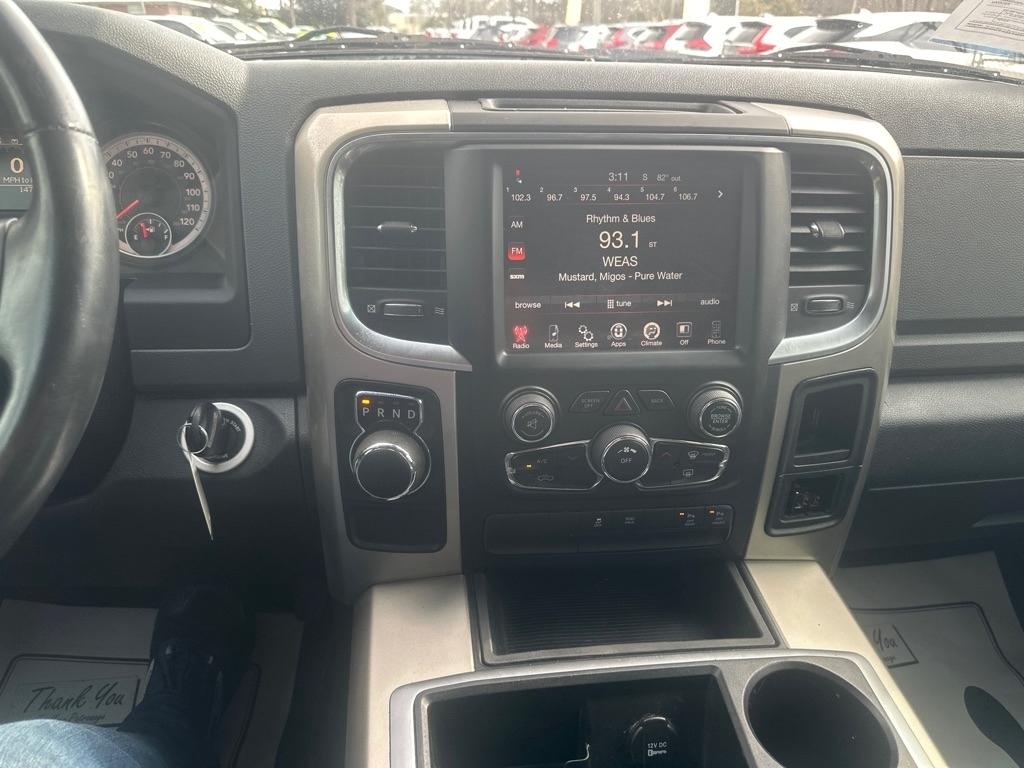 RAM 1500 SLT Crew Cab SWB 2WD 2015