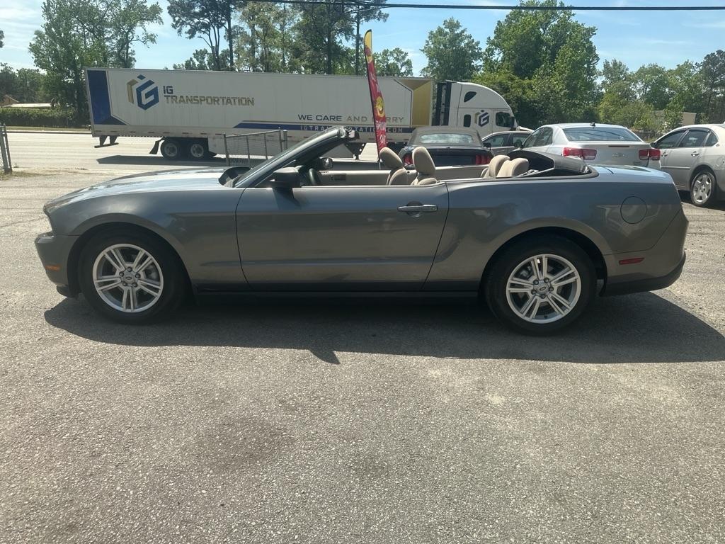 Ford Mustang V6 Convertible 2010