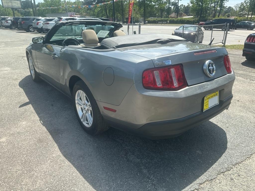 Ford Mustang V6 Convertible 2010