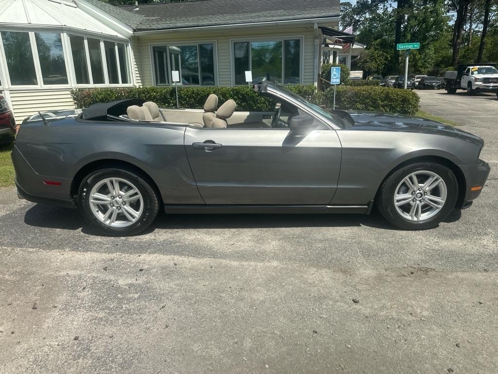 Ford Mustang V6 Convertible 2010