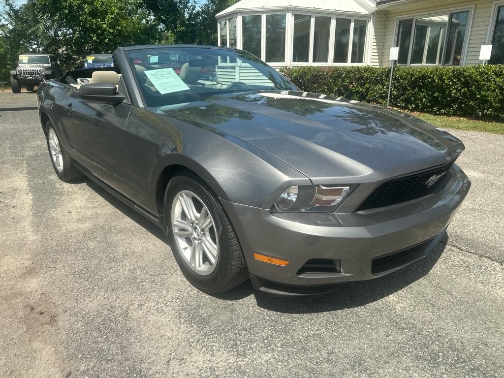 Ford Mustang V6 Convertible 2010