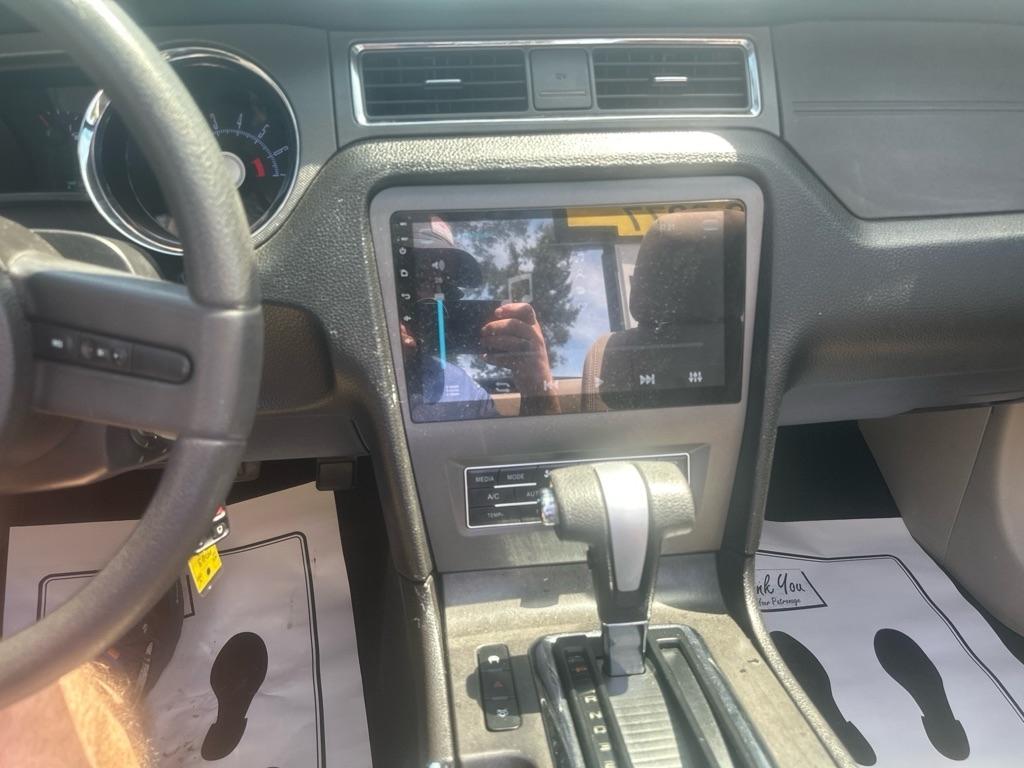 Ford Mustang V6 Convertible 2010