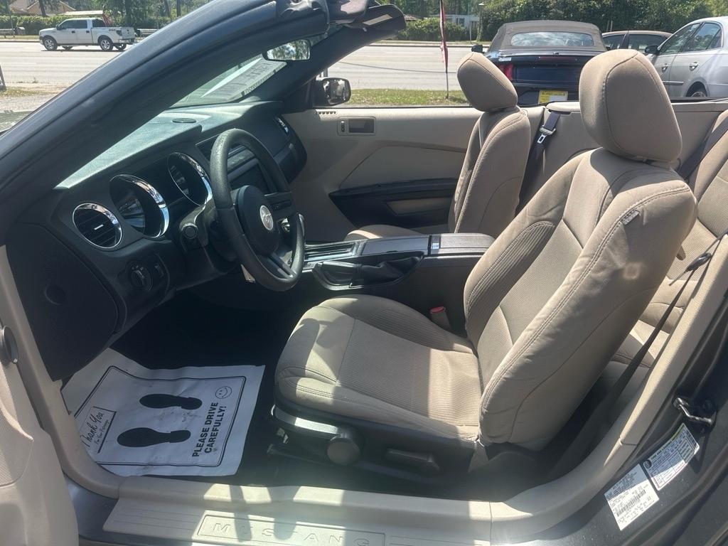 Ford Mustang V6 Convertible 2010