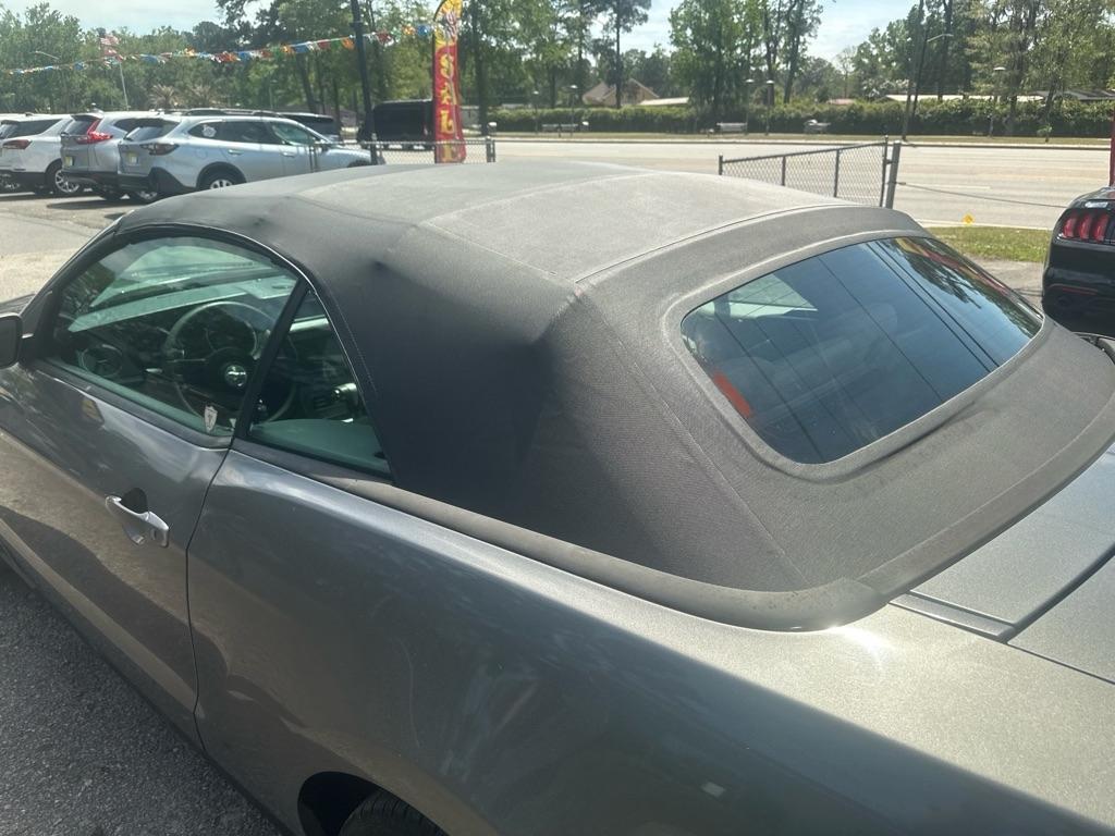 Ford Mustang V6 Convertible 2010