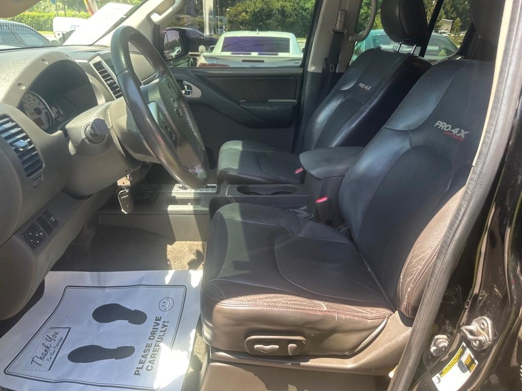 Nissan Frontier PRO-4X Crew Cab 4WD 2012