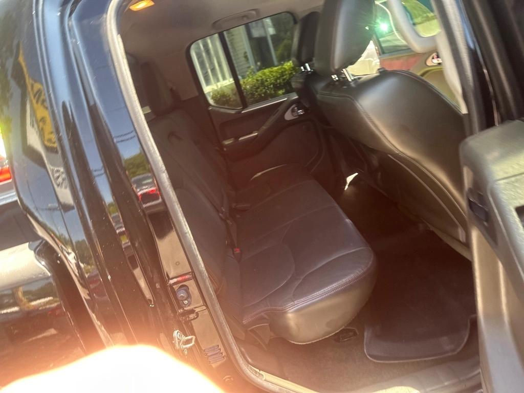 Nissan Frontier PRO-4X Crew Cab 4WD 2012