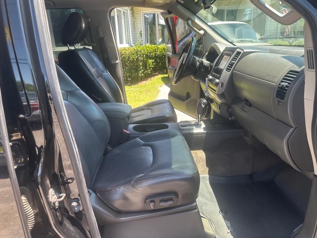Nissan Frontier PRO-4X Crew Cab 4WD 2012
