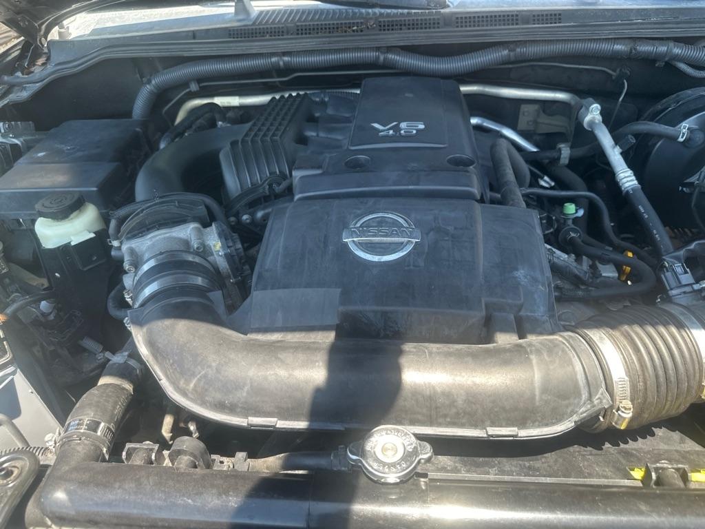 Nissan Frontier PRO-4X Crew Cab 4WD 2012