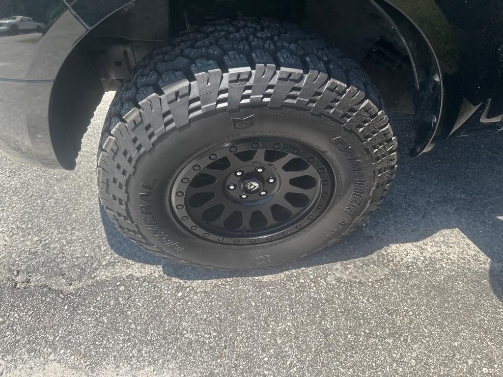 Nissan Frontier PRO-4X Crew Cab 4WD 2012
