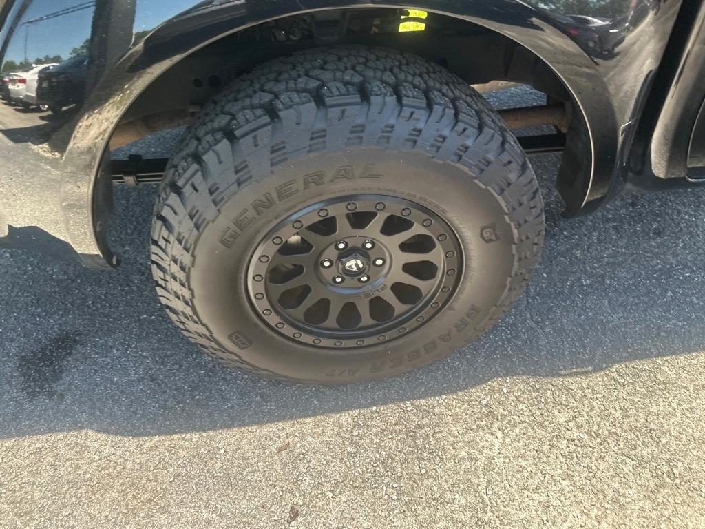 Nissan Frontier PRO-4X Crew Cab 4WD 2012