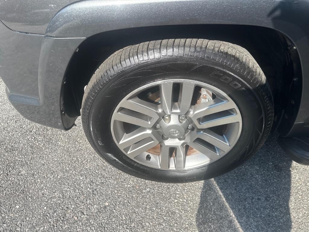 Toyota 4Runner Limited 2WD V6 2013