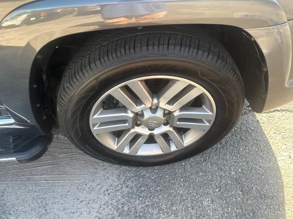 Toyota 4Runner Limited 2WD V6 2013