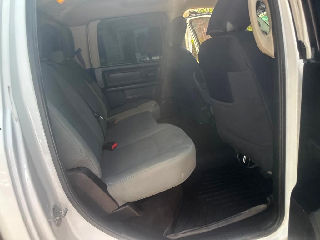 RAM 1500 Tradesman Crew Cab SWB 4WD 2015