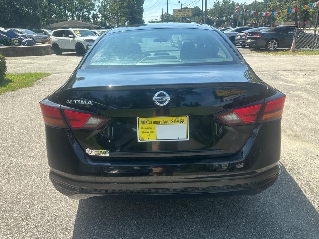 Nissan Altima photo 3