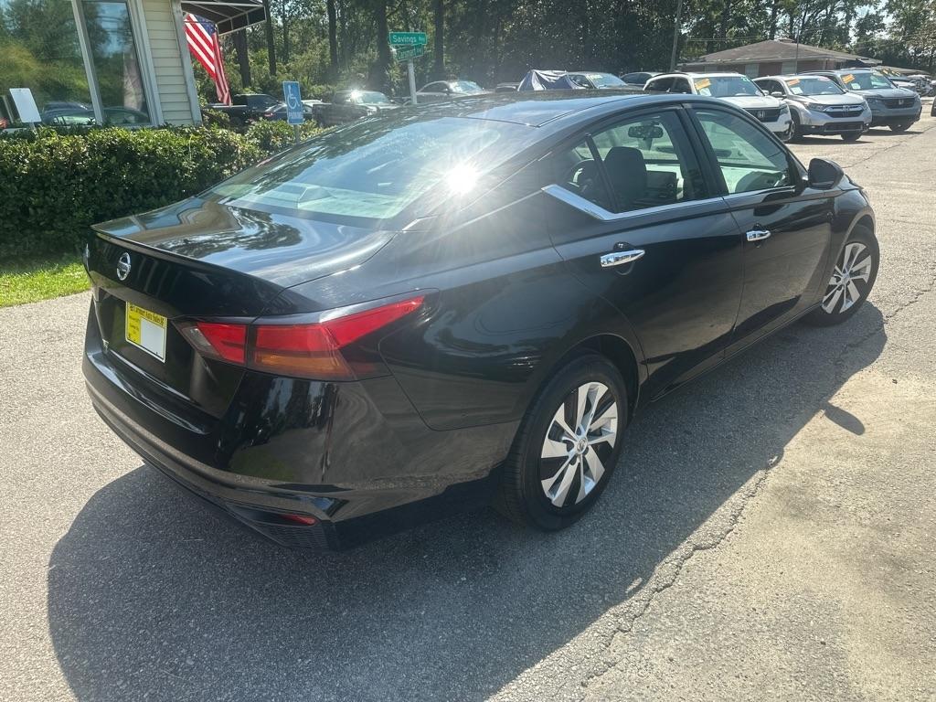 Nissan Altima photo 4