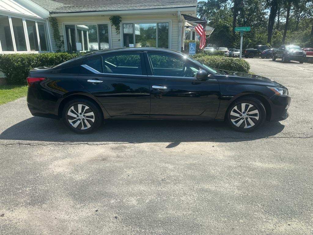 Nissan Altima photo 5