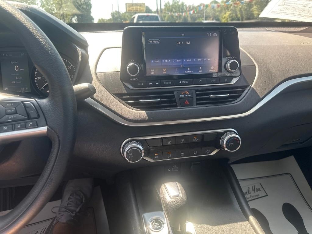 Nissan Altima photo 9