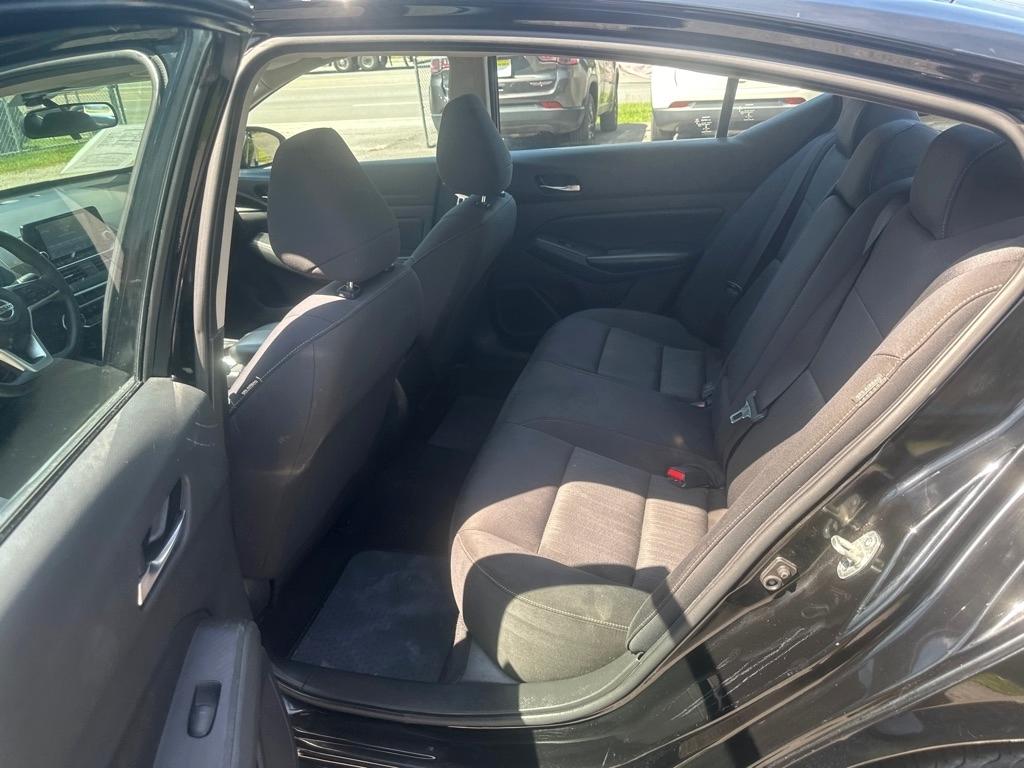 Nissan Altima photo 11