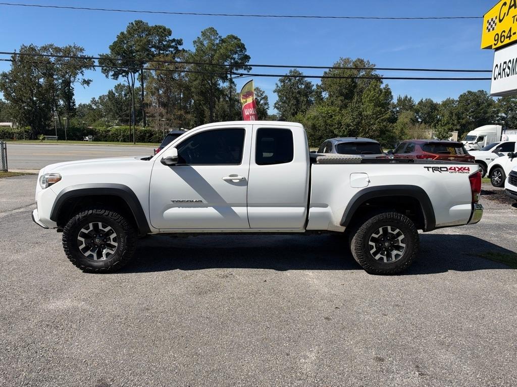 Toyota Tacoma photo 2