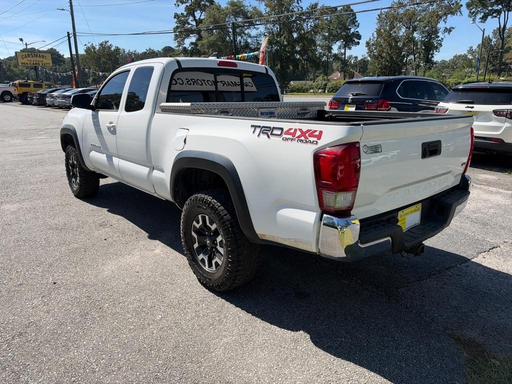 Toyota Tacoma photo 3
