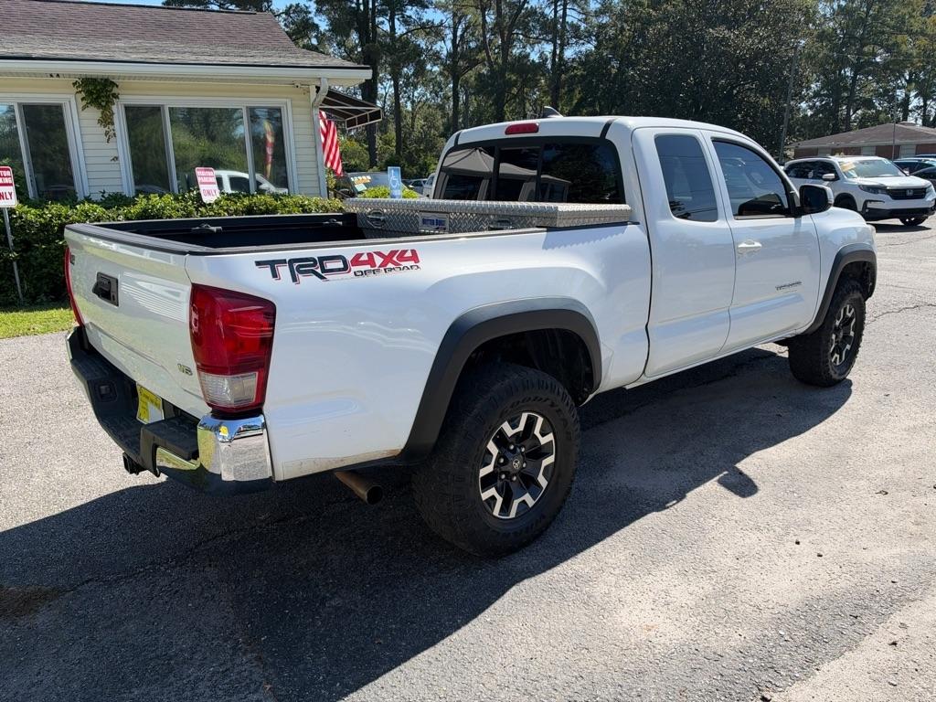 Toyota Tacoma photo 5