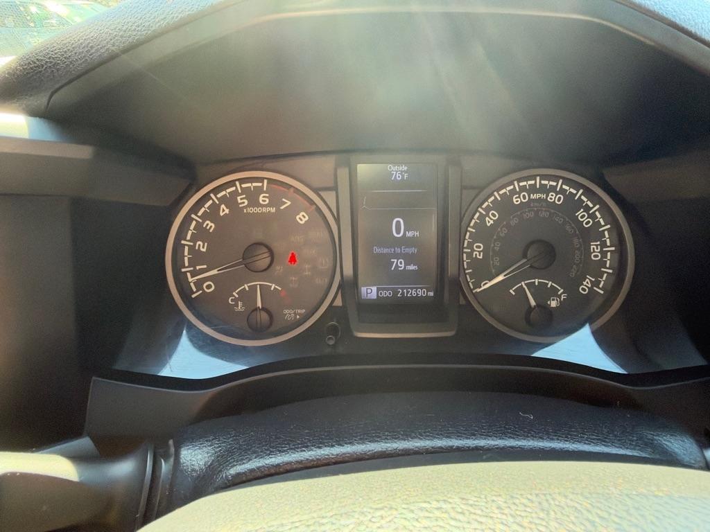 Toyota Tacoma photo 9