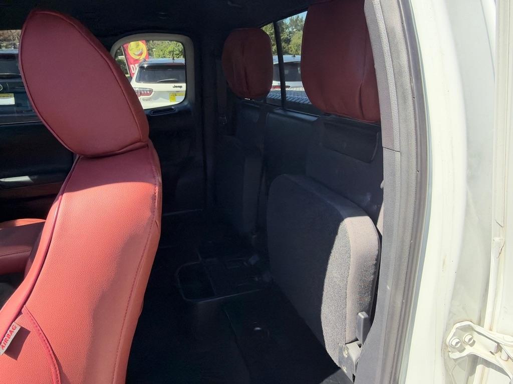 Toyota Tacoma photo 12