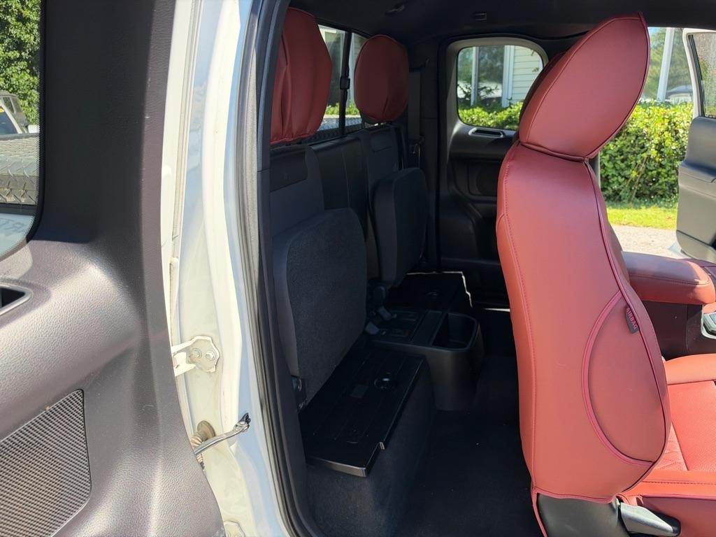 Toyota Tacoma photo 15