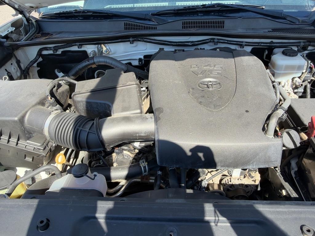 Toyota Tacoma photo 16