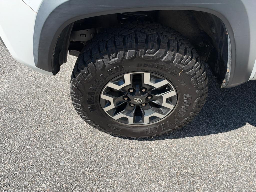 Toyota Tacoma photo 17