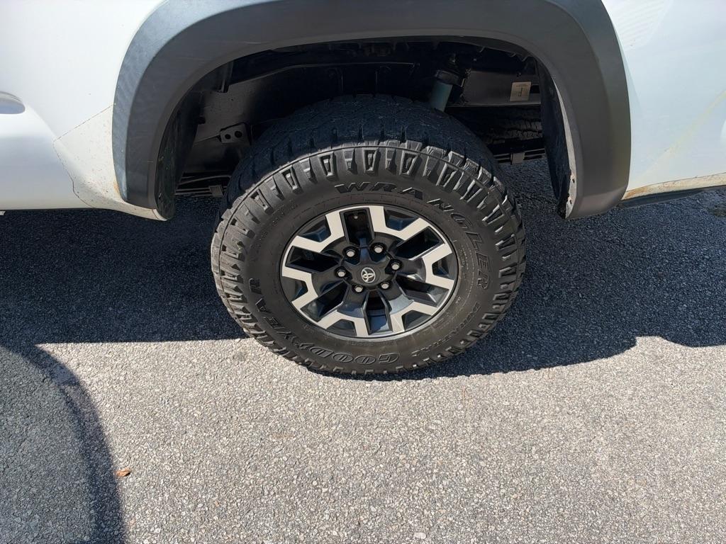 Toyota Tacoma photo 18
