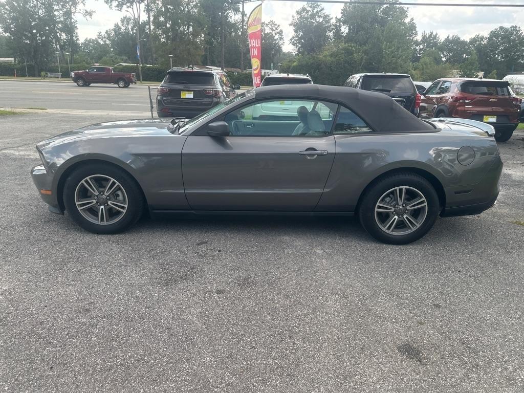 Ford Mustang V6 Convertible 2011