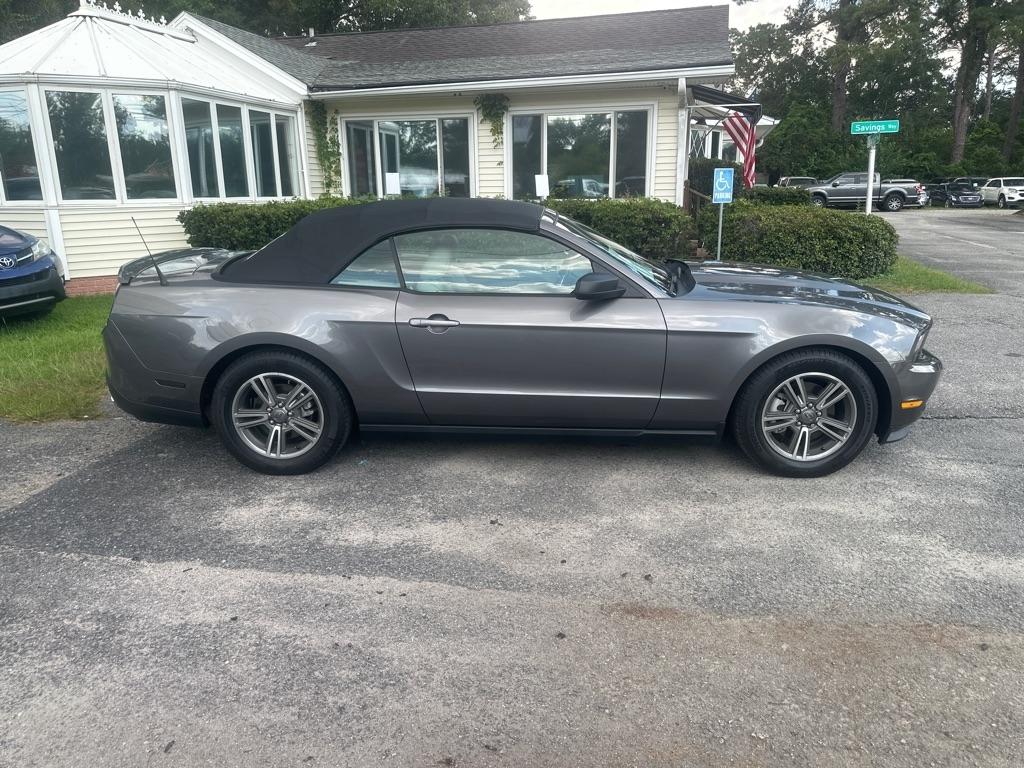 Ford Mustang V6 Convertible 2011