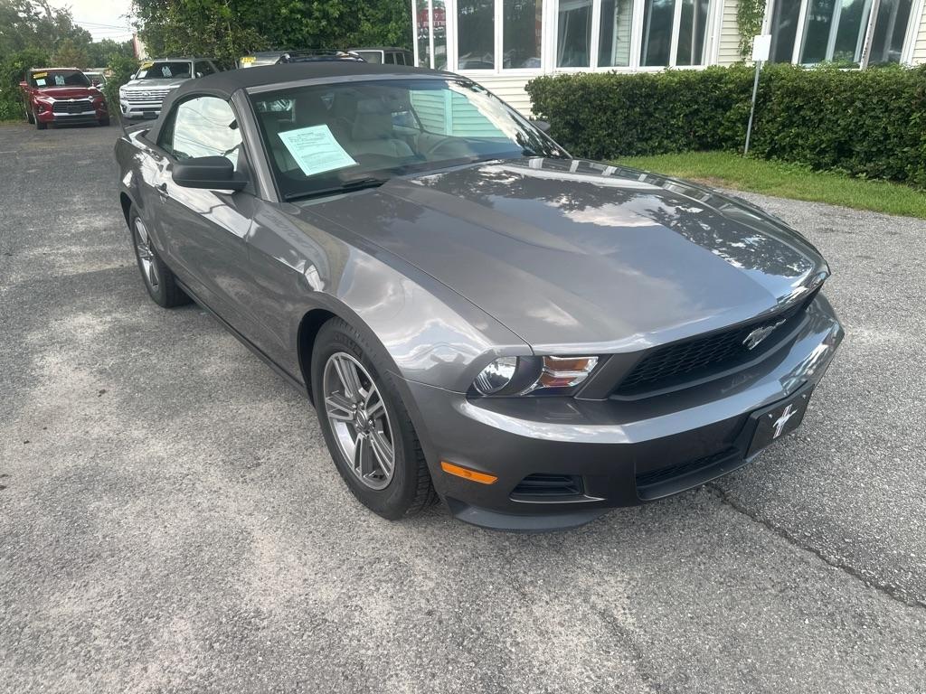 Ford Mustang V6 Convertible 2011