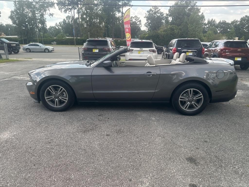 Ford Mustang V6 Convertible 2011