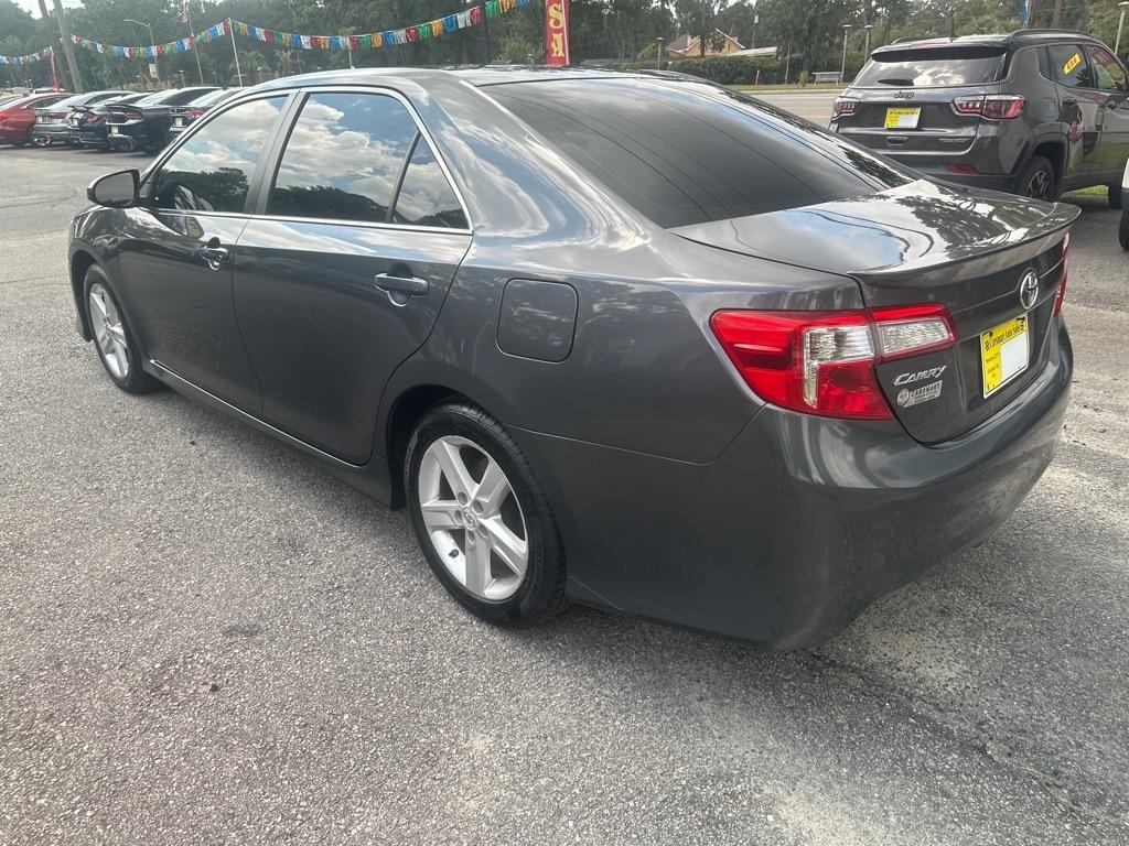 Toyota Camry photo 3