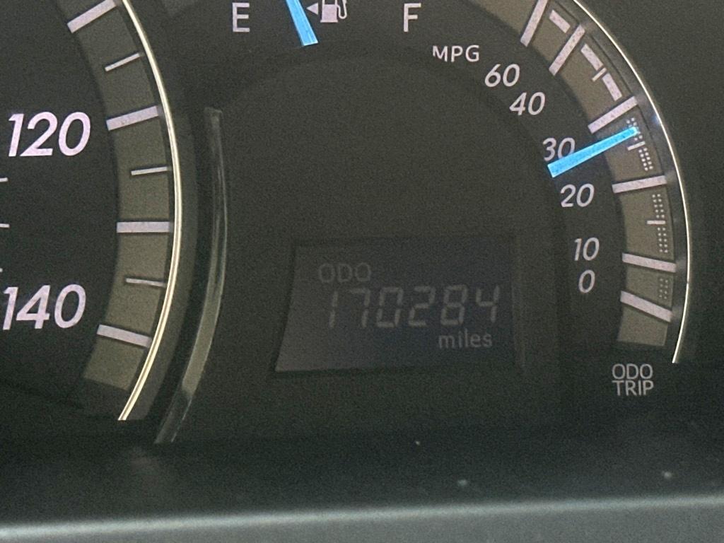 Toyota Camry photo 9